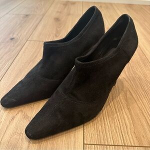 Tahari TA Zest Black Suede Heeled Shoes